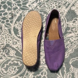 Like new Tom’s - size 9.5